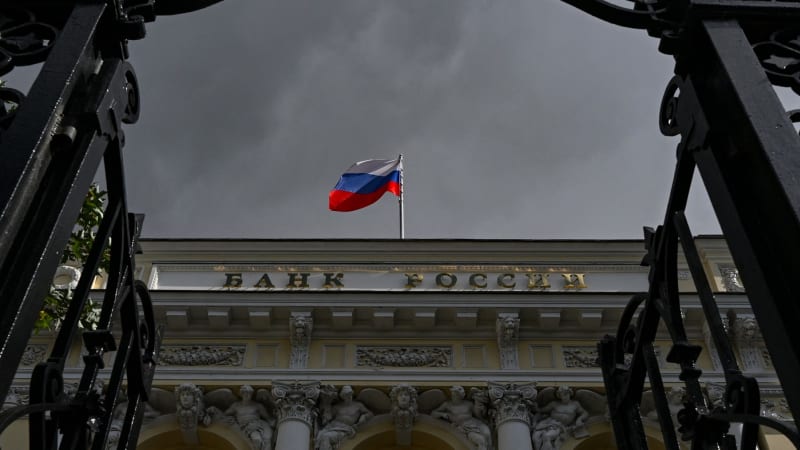 Ruská válečná ekonomika už naráží na své limity, tvrdí analýza webu Foreign Affairs