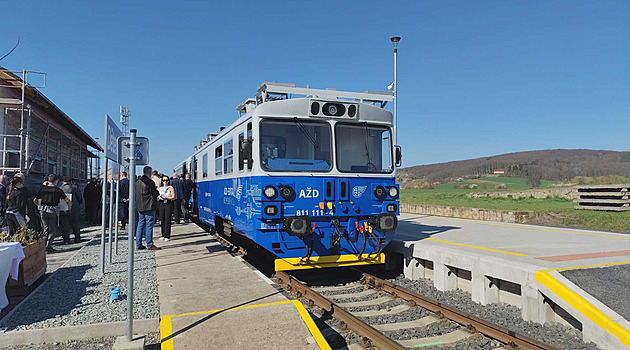 Autonomní vlak najezdil 3 000 kilometrů, reaguje na zvířata i vůz na přejezdu