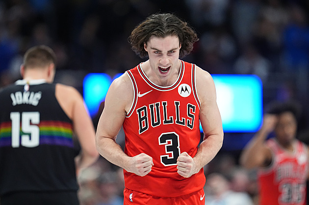 Ani Jokičův triple double nestačil. Chicago zaskočilo Denver, Detroit natáhl sérii