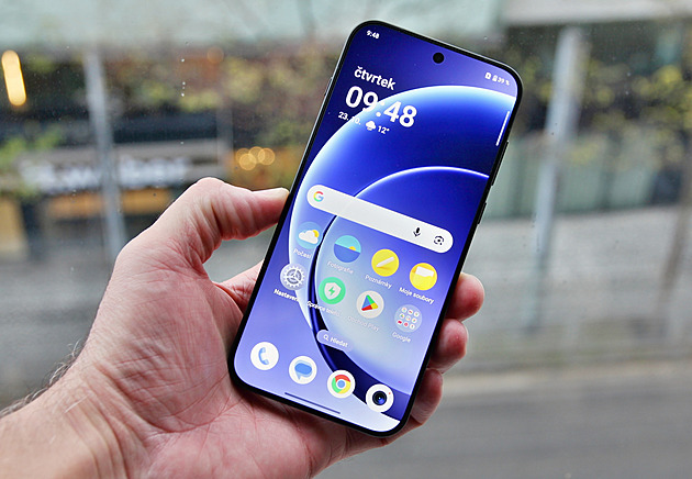 Čekali jste na špičkový mobil s obří baterií? Tak tady je