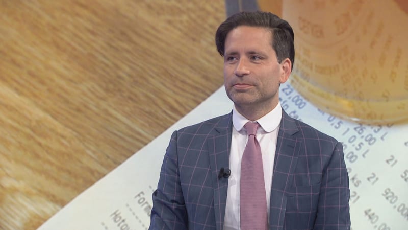 Čeká nás bohatý Ježíšek, předpovídá ekonom. Finanční stres o Vánocích prožívají hlavně ženy