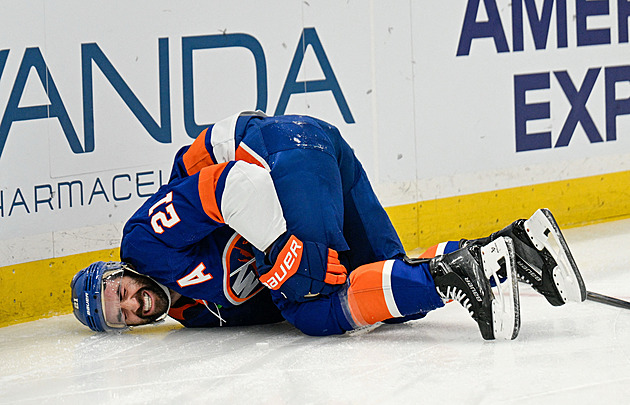 Asistence roku? Veteránův nevídaný kousek baví NHL, gól zařídil i přes zranění