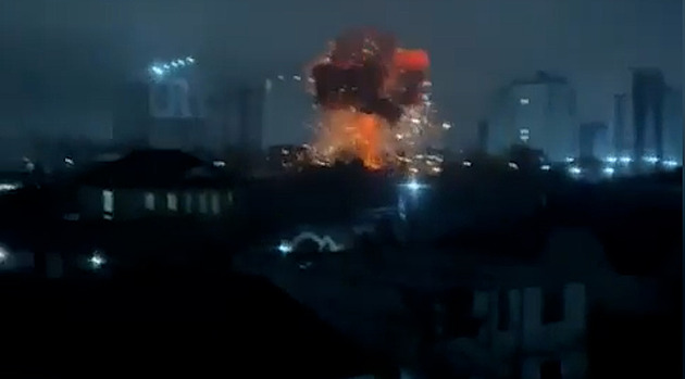 VIDEO: Ukrajinské drony zasáhly v Čečensku základnu kadyrovců