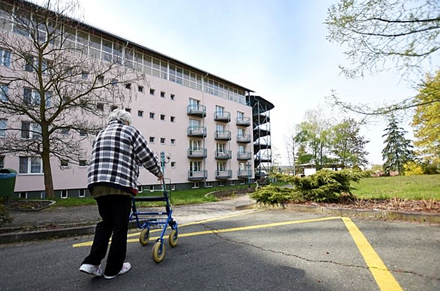 Praha navyšuje místa v domovech pro seniory, stále to ale nestačí. Čeká se i roky