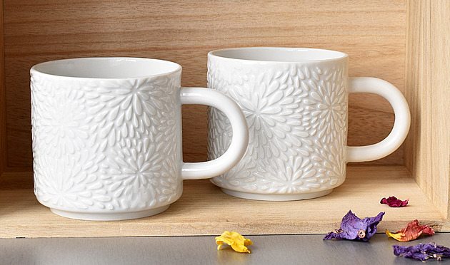 Dárky v odstínu obláčků určitě nic nezkazíte. S barvou roku ladí cokoliv