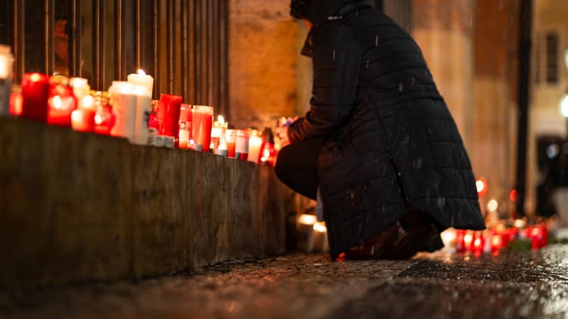 Dva roky bolesti: Střelba na FF UK vedla i k sebevraždě, Rakušanovi přinesla nejtěžší chvíle