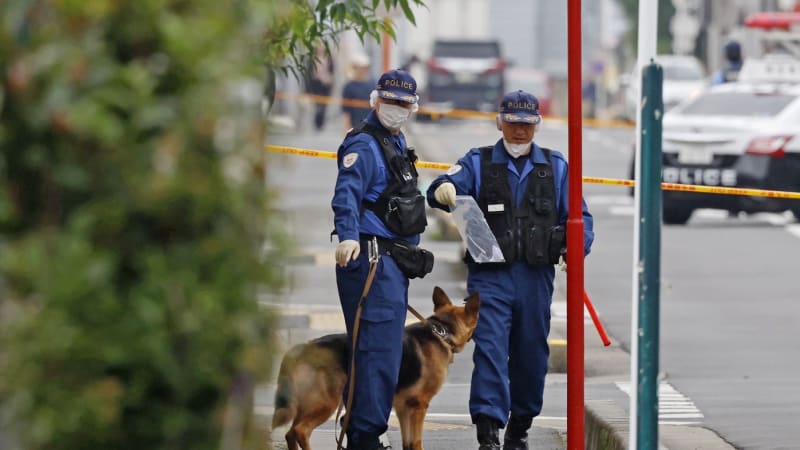 Masakr v továrně: Několik lidí po útoku muže s chemikálií a nožem bojuje v Japonsku o život