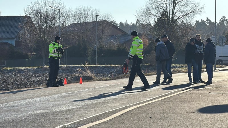 Smrtelná srážka auta s cyklistou: Řidička od nehody ujela, později se sama přihlásila policii