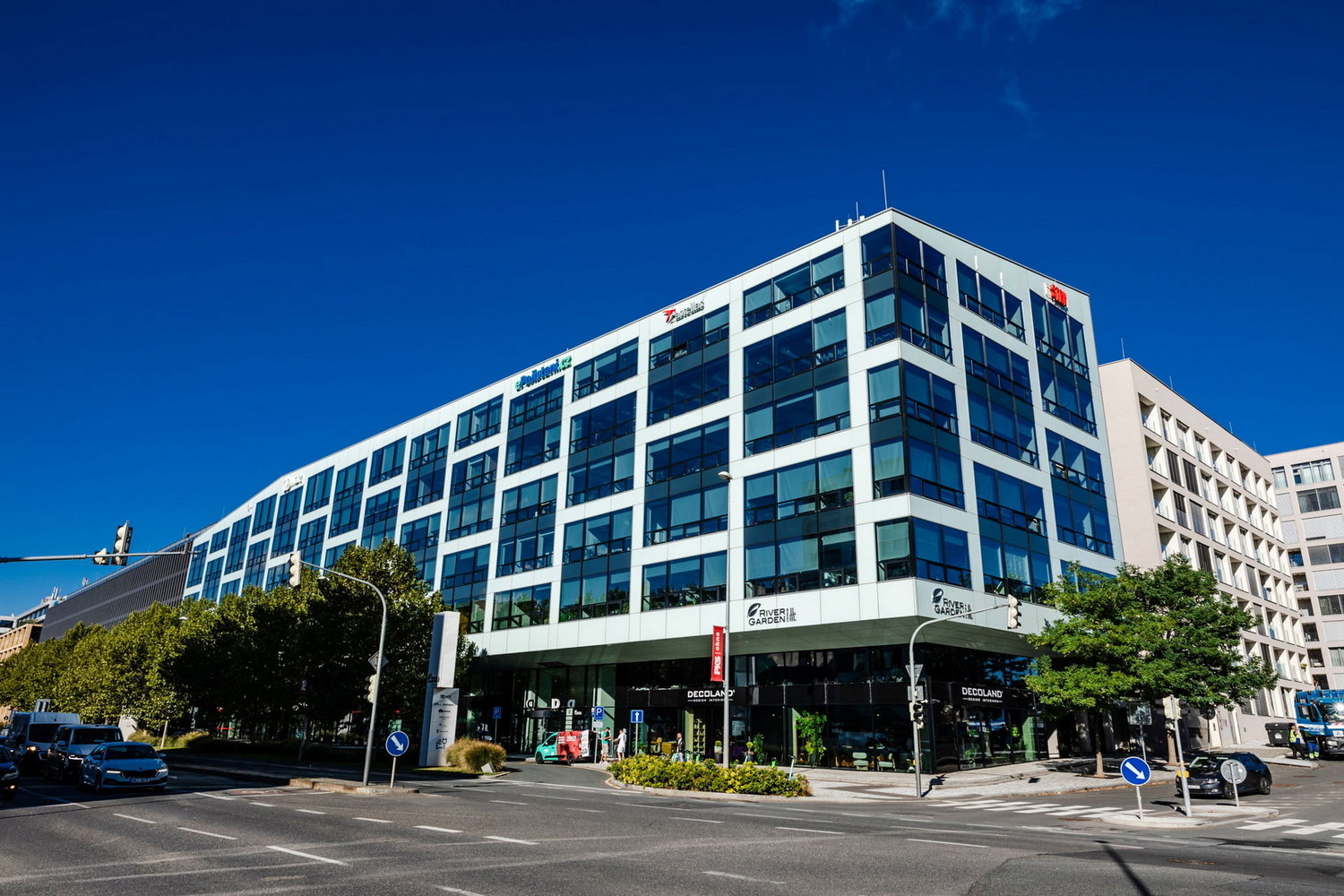 Kam na nejlepší kávu u Vltavy? Najděte svou oblíbenou kavárnu přes rohanskenabrezi.cz