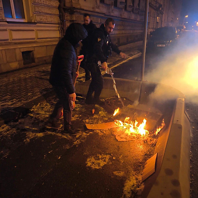 Silvestrovské oslavy v Plzni skončily také amputací části prstu a popáleninami