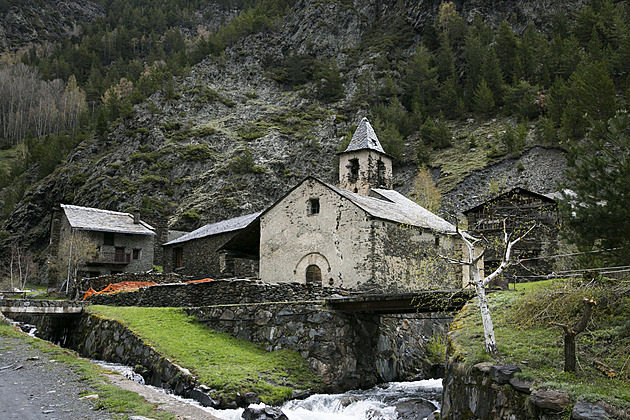 Vesničku u Andorry tíží stará vražda. Vábí fandy true crime, místní už jich mají dost