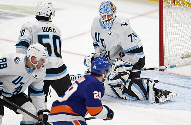 Vejmelka ovládl souboj českých gólmanů, Rittich po pátém gólu střídal