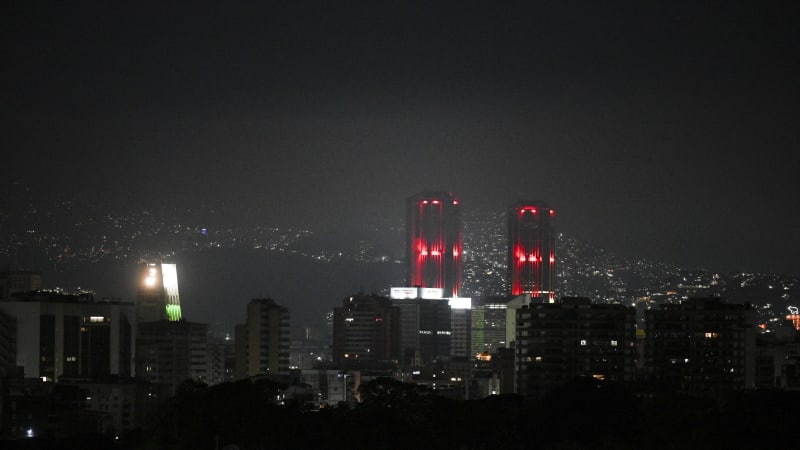 Caracasem otřásly silné exploze. Venezuela vyhlásila výjimečný stav, viní USA