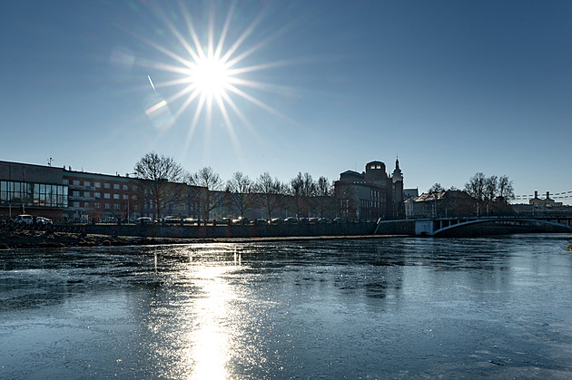 Mráz sevře Česko. Noční teploty mohou klesnout až k minus 16 stupňům