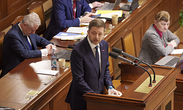 Rakušan nazval Babišův tým kabaretem minulosti. Hlasovat o vládě se má večer