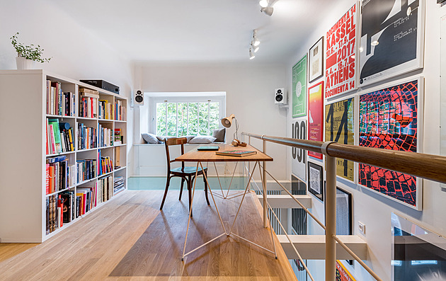 Z bývalé masny je úžasný pánský minimalistický byt. Má i vložené patro