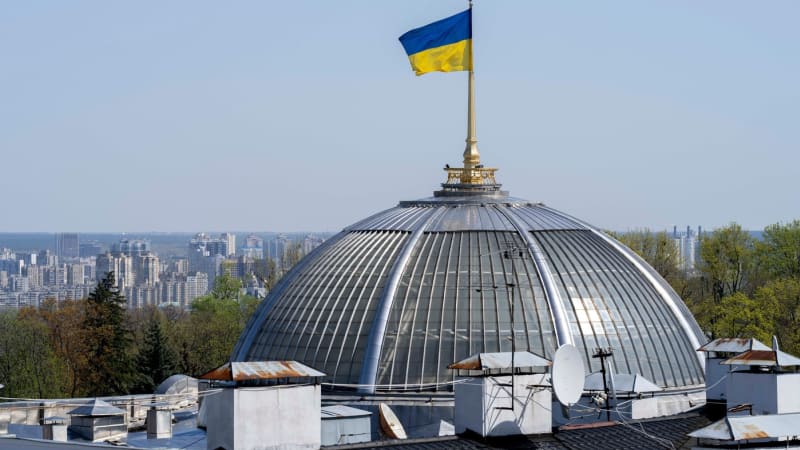 Ukrajinský parlament je bez energie, topení i vody. Z města během ledna utekly statisíce lidí