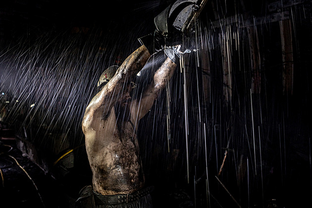 Snímek roku vznikl v černouhelném dolu. Cenu Czech Press Photo má i náš fotograf