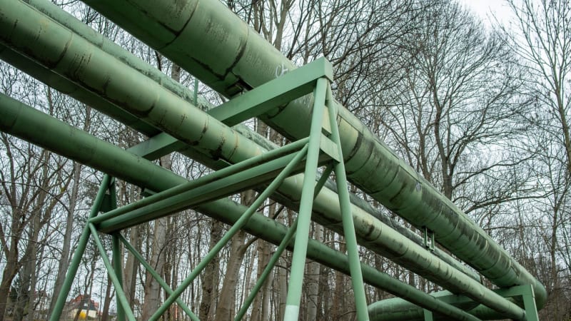 Tisíce lidí v Praze jsou bez teplé vody, nemohou si ani zatopit. Na vině je prasklé potrubí