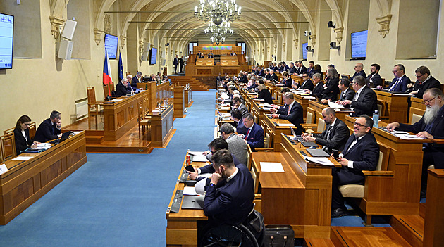 Senát vybere kandidáty na ombudsmana. Baví se o muniční iniciativě L-159