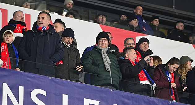 Šťastný, Okamura i vysmátý Topolánek. Jaké známé osobnosti přilákala Barcelona?