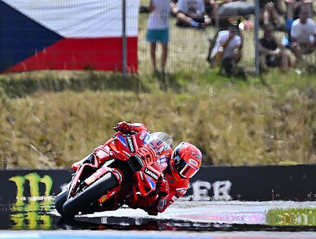 Stát na brněnské MotoGP pořádně vydělává. Ekonomové spočítali kolik