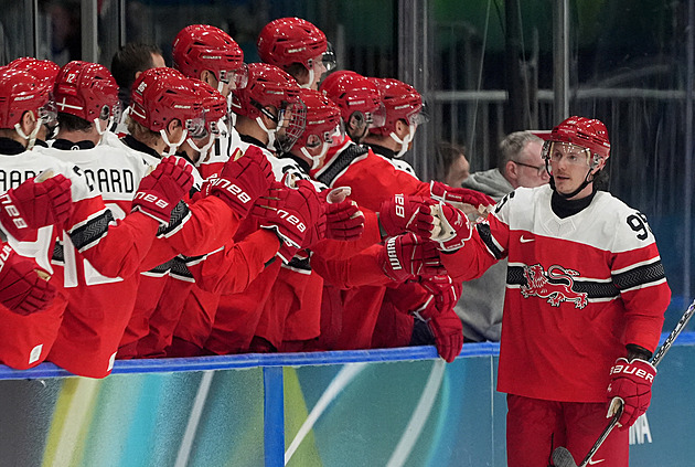 Dánové porazili Lotyše a vyzvou Čechy, Američané proti Němcům dominovali