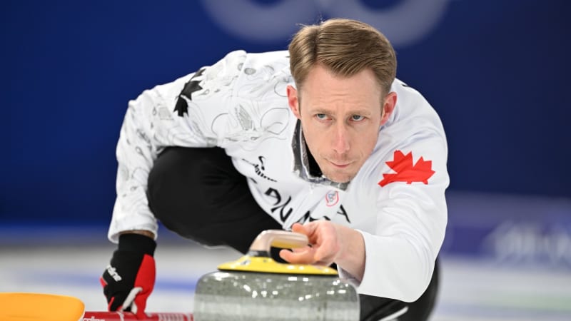 „Boží prst“ na olympiádě: Svět se směje curlerovi, který si pomáhá ukazováčkem. Sokové se bouří
