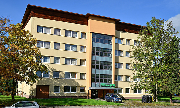 Karviná koupila hotelový dům Carbokov. Zahraniční horníky vystřídají studenti