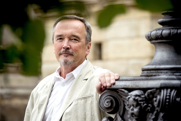 Psi exposlance SPD zahynuli v rozpáleném autě, k soudu Kobza nepůjde