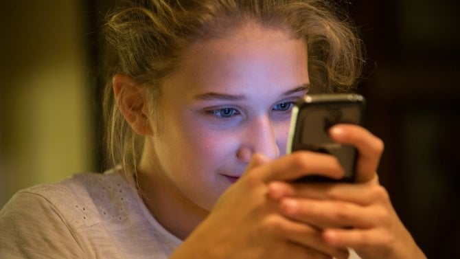 Soud rozhodl: Instagram a Youtube způsobují dětem závislost a deprese, musí vyplatit odškodné