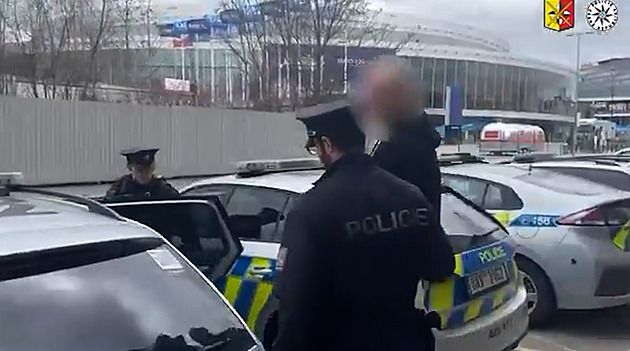 Policie u O2 areny zadržela muže s falešnými lístky na MS v krasobruslení