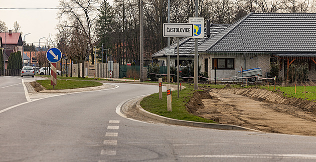 Průvod světlušek i čarodějnice škrtli. Obec paralyzoval neschválený rozpočet