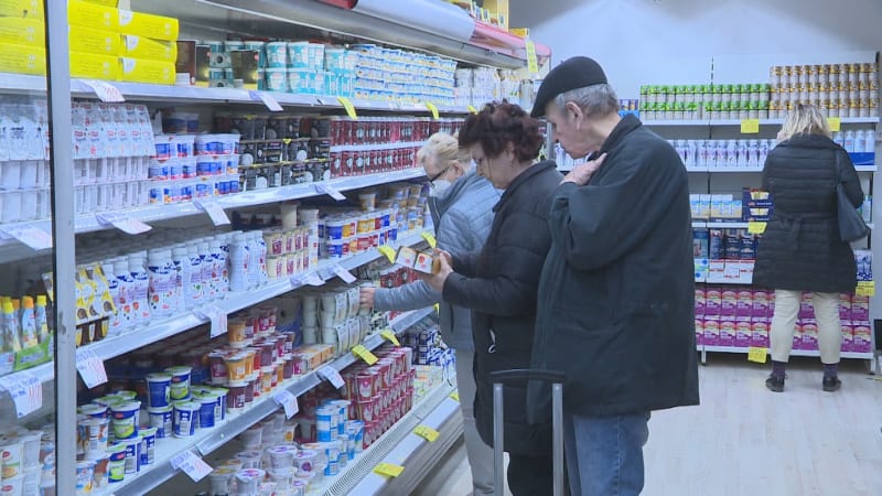 Nakupování Čechů? Cena nehraje hlavní roli, odhalil průzkum. Expert prozradil fígle obchodů