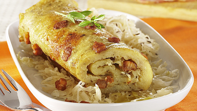 Zvláštní bramborák z trouby: Chodský toč se stáčí a plní jako roláda