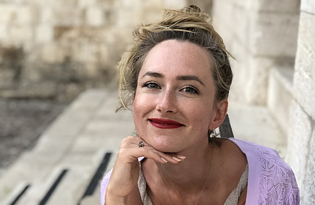 Maminka je pryč, starejte se sami. Eva Střihavková pokřtí nový román Můry