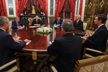 Bílý dům uvedl, že jeho vyslanci v Kremlu projednali plány dalších kroků