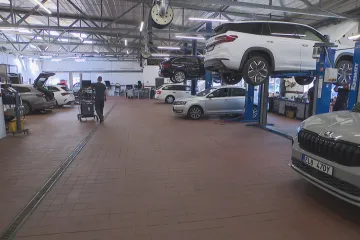 Autoservisy se potýkají s nedostatkem specialistů na elektromobily