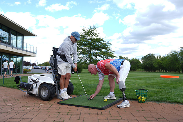 Golf propojil handicapované sportovce s hvězdami. Hráli i Voráček či Štěpánek