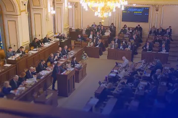 Sněmovna by měla dál projednávat zastavení zdražování dálničních známek