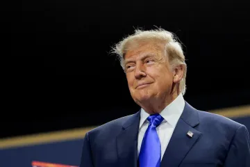 Trump slíbil vyplatit dospělým Američanům pět tisíc dolarů, pokud republikáni vyhrají