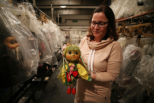 Velkomeziříčtí loutkoherci nabízejí zvídavým zájemcům pohled za oponu