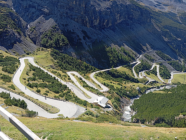 Nekonečný kopec a čtyřicet zatáček. Pokořil jsem na kole bájný průsmyk Stelvio
