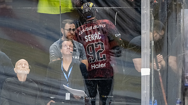Stopka pro Sekáče. Útočník Sparty po zákroku na Bulíře vynechá očekávaný duel