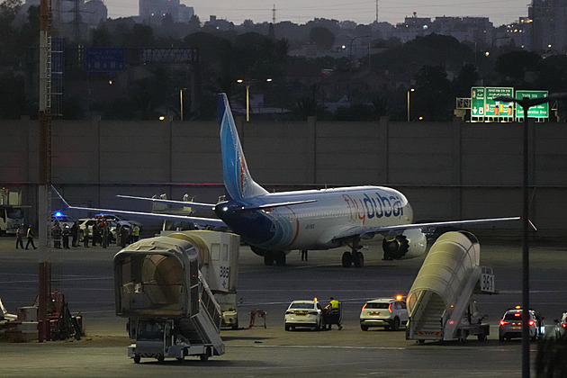 Kopilot z letu Flydubai měl v domovské zemi zákaz létání. Útočil sekerou
