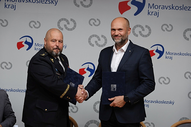 Vězni z Heřmanic vyrazí do domova důchodců natírat lavičky a opravovat chodníky