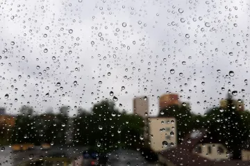 ČHMÚ varuje před silným větrem v části země. Během víkendu přijde ochlazení a déšť