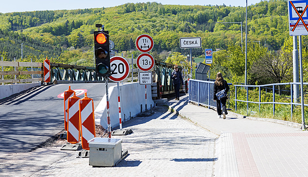 Jeden most je provizorní, druhý úplně zavřený. Stavba nových začne příští rok