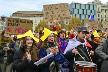 Studenti vyhlásili stávku kvůli rušení poplatků pro ČT a ČRo
